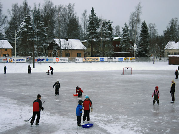 Luistelijoita Pihkalassa